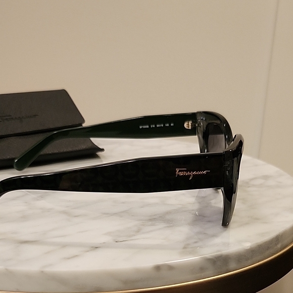 NWOT Salvatore Ferragamo Black Sunglasses - Picture 3 of 10